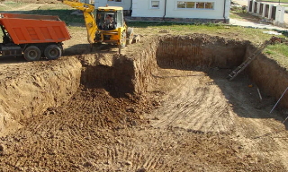 Рытье котлованов под фундамент в Добрянке – цена от 2621 руб. за м3 | 2Землекопа-Дбр