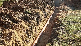 Копка траншей для водопровода в Добрянке: цена за метр от 944 руб.