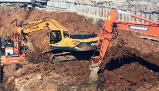 Разработка котлована экскаватором под фундамент в Добрянке — цена от 2621 руб. | 2Землекопа-Дбр