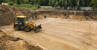 Разработка котлована Добрянка, цена от 315 руб./м3.